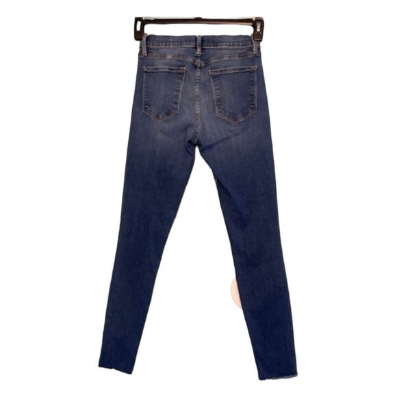 Frame Le Skinny de Jeanne Triangle Hem Jeans Blue Medium Wash Distressed Denim 2 - Picture 4 of 9